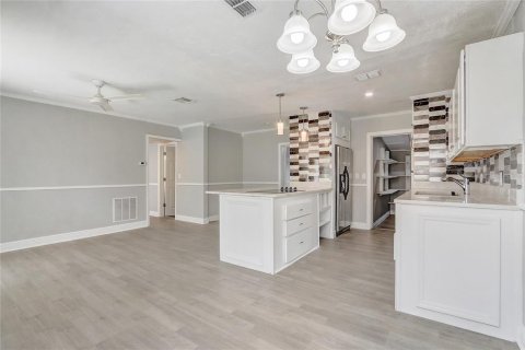 House in Ocala, Florida 3 bedrooms, 162.02 sq.m. № 2220621 - photo 13