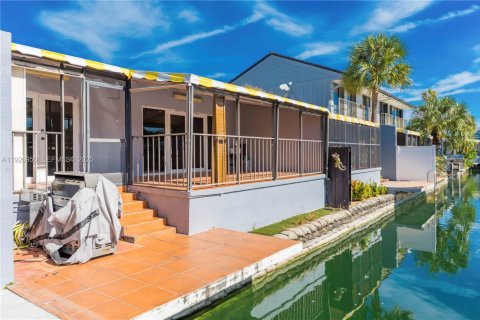 Condo in Miami Lakes, Florida, 3 bedrooms № 1989646 - photo 18