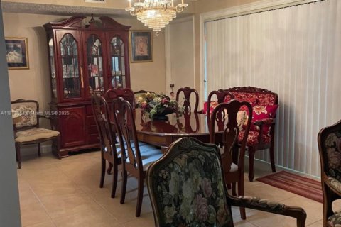 Condo in Miami, Florida, 2 bedrooms  № 1927544 - photo 11