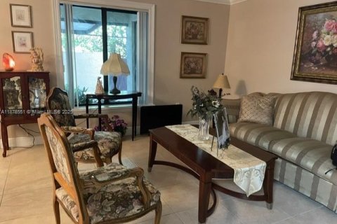 Condo in Miami, Florida, 2 bedrooms  № 1927544 - photo 10