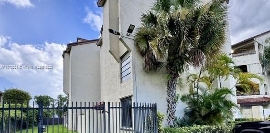 Condominio en Miami, Florida, 2 dormitorios № 1927544