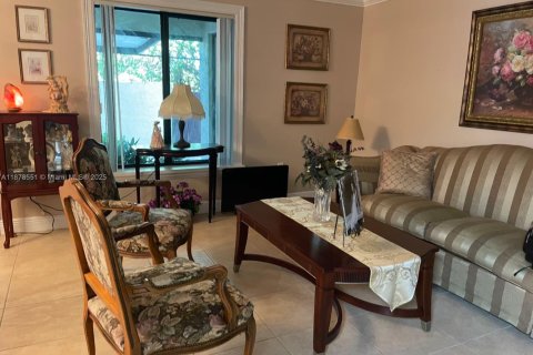 Condo in Miami, Florida, 2 bedrooms  № 1927544 - photo 15