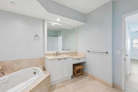 Condo in Riviera Beach, Florida, 2 bedrooms  № 2250775 - photo 22