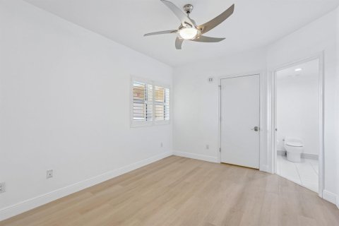 Condo in Riviera Beach, Florida, 2 bedrooms  № 2250775 - photo 9