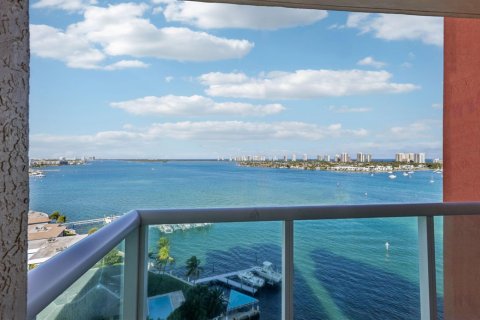 Condo in Riviera Beach, Florida, 2 bedrooms  № 2250775 - photo 24