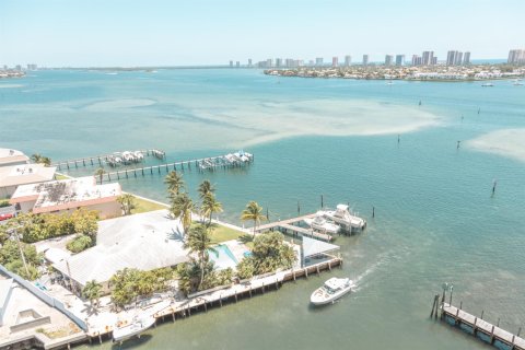 Condo in Riviera Beach, Florida, 2 bedrooms  № 2250775 - photo 27