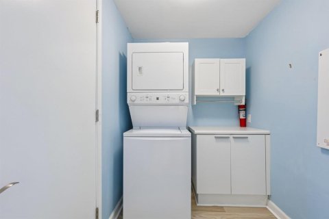 Condo in Riviera Beach, Florida, 2 bedrooms  № 2250775 - photo 15