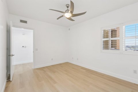 Condo in Riviera Beach, Florida, 2 bedrooms  № 2250775 - photo 12