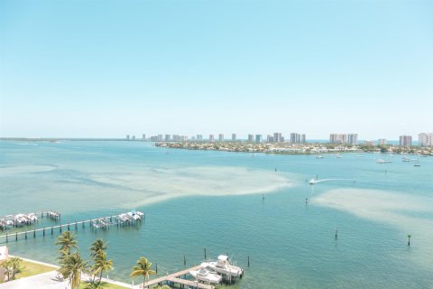 Condo in Riviera Beach, Florida, 2 bedrooms  № 2250775 - photo 28