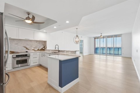 Condo in Riviera Beach, Florida, 2 bedrooms  № 2250775 - photo 2