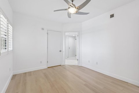 Condo in Riviera Beach, Florida, 2 bedrooms  № 2250775 - photo 10