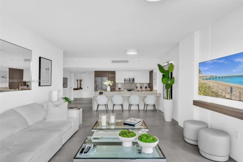 Condo in Bay Harbor Islands, Florida, 3 bedrooms  № 1825462 - photo 2