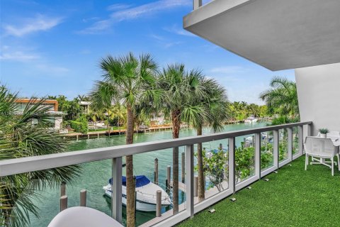 Condo in Bay Harbor Islands, Florida, 3 bedrooms  № 1825462 - photo 10