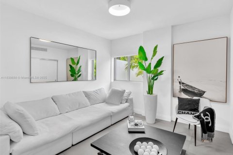 Condo in Bay Harbor Islands, Florida, 3 bedrooms  № 1825462 - photo 21
