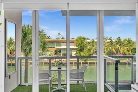 Condo in Bay Harbor Islands, Florida, 3 bedrooms  № 1825462 - photo 15