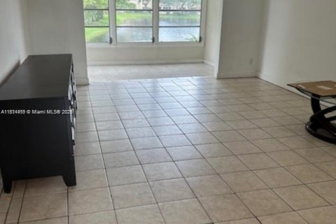 Condo in Lauderdale Lakes, Florida, 2 bedrooms  № 1766521 - photo 3