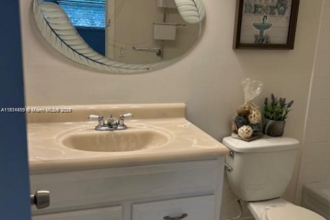 Condo in Lauderdale Lakes, Florida, 2 bedrooms  № 1766521 - photo 12