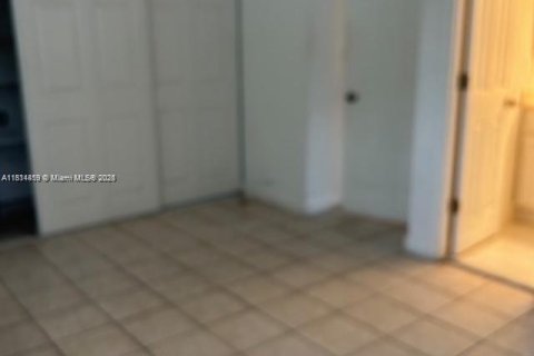 Condo in Lauderdale Lakes, Florida, 2 bedrooms  № 1766521 - photo 11