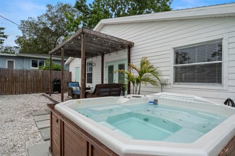 House in Palm Harbor, Florida 4 bedrooms, 153.85 sq.m. № 1765883 - photo 21