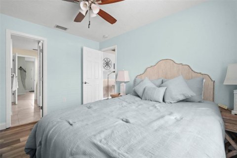 House in Palm Harbor, Florida 4 bedrooms, 153.85 sq.m. № 1765883 - photo 15