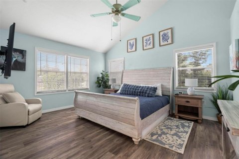 House in Palm Harbor, Florida 4 bedrooms, 153.85 sq.m. № 1765883 - photo 4