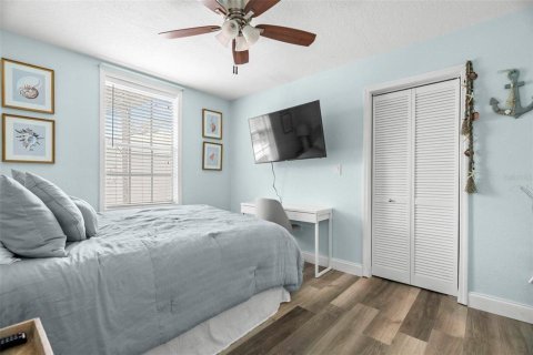 House in Palm Harbor, Florida 4 bedrooms, 153.85 sq.m. № 1765883 - photo 14