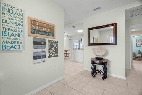 House in Palm Harbor, Florida 4 bedrooms, 153.85 sq.m. № 1765883 - photo 2