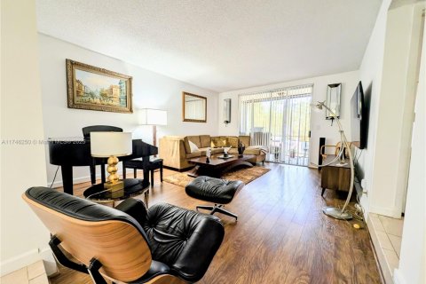 Condo in Lauderhill, Florida, 1 bedroom  № 1842643 - photo 7