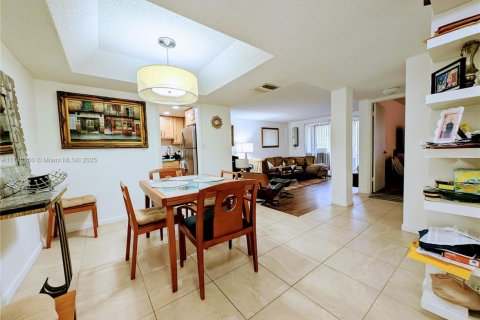 Condo in Lauderhill, Florida, 1 bedroom  № 1842643 - photo 6