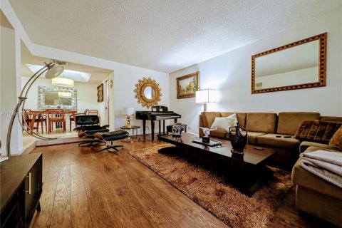 Condo in Lauderhill, Florida, 1 bedroom  № 1842643 - photo 9