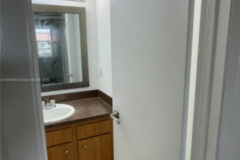 Снять в аренду кондоминиум в Помпано-Бич, Флорида 2 спальни, 83.89м2, № 1926912 - фото 27