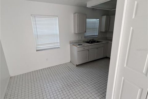 Duplex in De Leon Springs, Florida 4 bedrooms, 166.48 sq.m. № 1740711 - photo 3