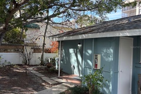 Condo in Sarasota, Florida, 1 bedroom  № 1662379 - photo 1