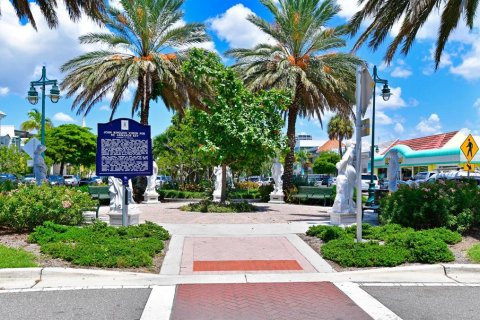Condo in Sarasota, Florida, 1 bedroom  № 1662379 - photo 15