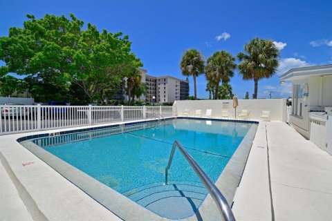 Condo in Sarasota, Florida, 1 bedroom  № 1662379 - photo 12