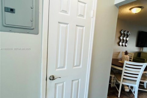 Condominio en venta en Boynton Beach, Florida, 1 dormitorio, 52.95 m2 № 1988415 - foto 15