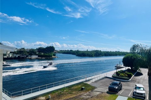 Condominio en Boynton Beach, Florida, 1 dormitorio  № 1988415