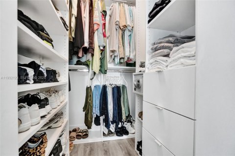 Снять в аренду квартиру в Майами, Флорида 3 спальни, 107.21м2, № 1990632 - фото 28