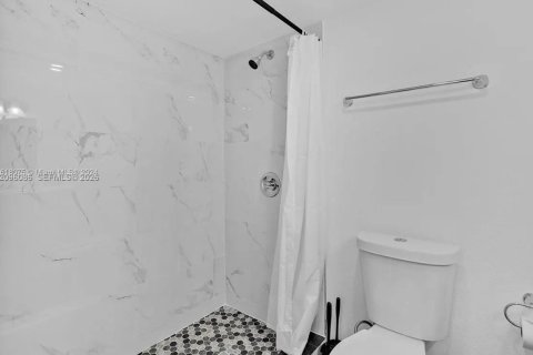 Villa ou maison à louer à Miramar, Floride: 4 chambres, 72.28 m2 № 2388050 - photo 17