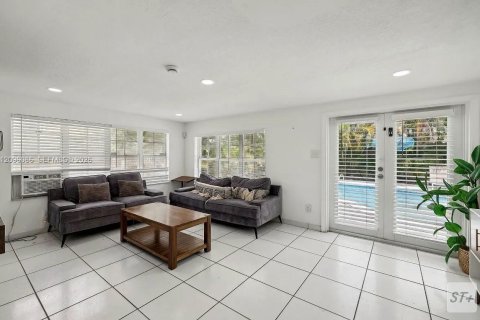 Villa ou maison à louer à Miramar, Floride: 4 chambres, 72.28 m2 № 2388050 - photo 13