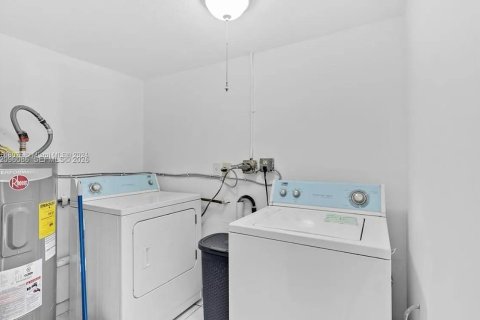 Villa ou maison à louer à Miramar, Floride: 4 chambres, 72.28 m2 № 2388050 - photo 20