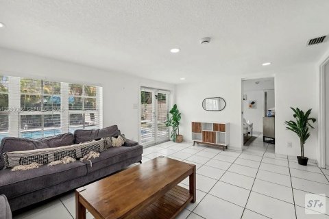 Villa ou maison à louer à Miramar, Floride: 4 chambres, 72.28 m2 № 2388050 - photo 10