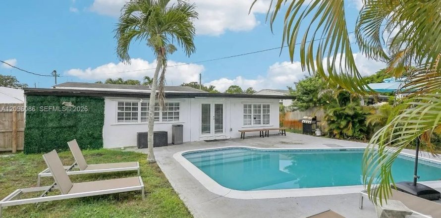 Villa ou maison à Miramar, Floride 4 chambres, 72.28 m2 № 2388050