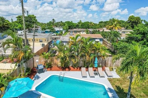 Villa ou maison à louer à Miramar, Floride: 4 chambres, 72.28 m2 № 2388050 - photo 2