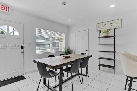Villa ou maison à louer à Miramar, Floride: 4 chambres, 72.28 m2 № 2388050 - photo 11