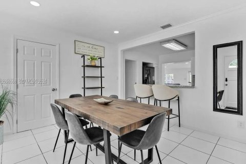 Villa ou maison à louer à Miramar, Floride: 4 chambres, 72.28 m2 № 2388050 - photo 8