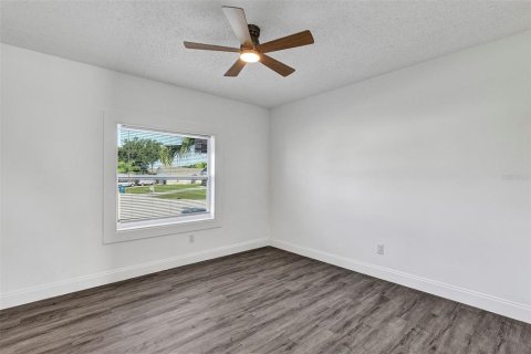House in Palm Bay, Florida 3 bedrooms, 110.37 sq.m. № 1893736 - photo 22