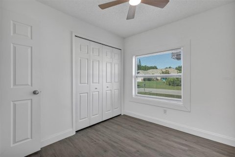House in Palm Bay, Florida 3 bedrooms, 110.37 sq.m. № 1893736 - photo 19