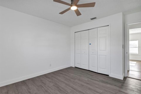House in Palm Bay, Florida 3 bedrooms, 110.37 sq.m. № 1893736 - photo 23