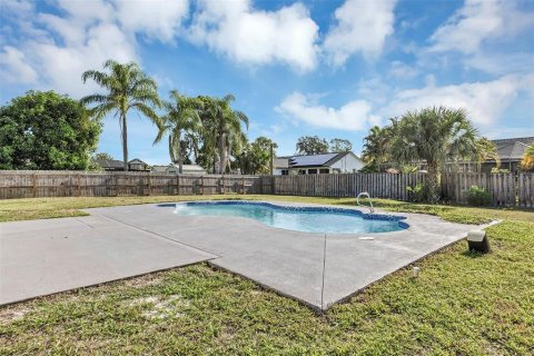 House in Palm Bay, Florida 3 bedrooms, 110.37 sq.m. № 1893736 - photo 25